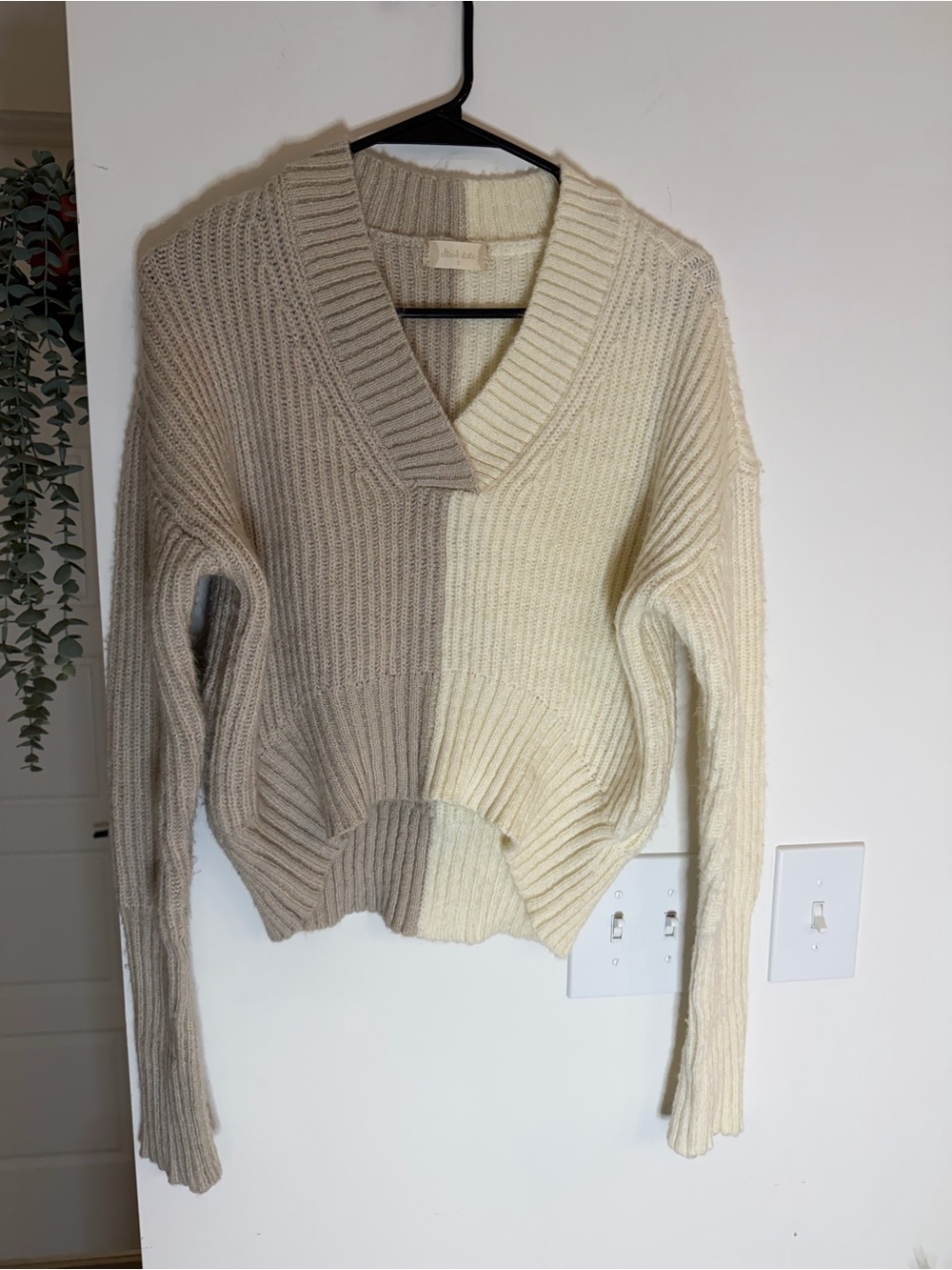 Altar’d State Colorblock Chunky Knit Sweater Small Ivory Oatmeal V Neck